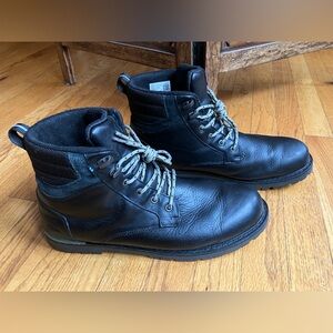 Tom’s hiking boots, black leather